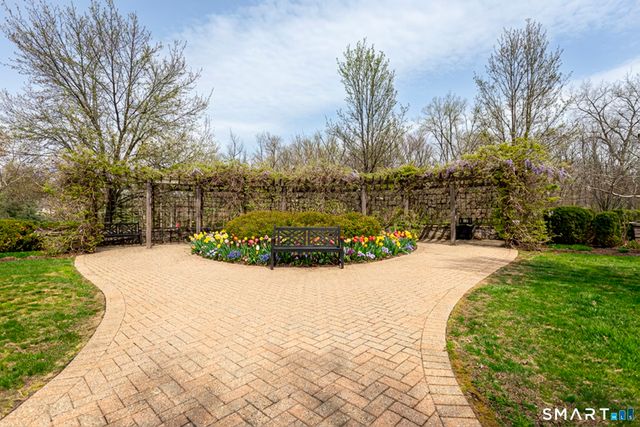 1 King Philip Drive 414, West Hartford, CT 06117