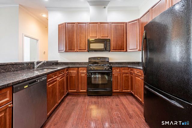 1 King Philip Drive 414, West Hartford, CT 06117
