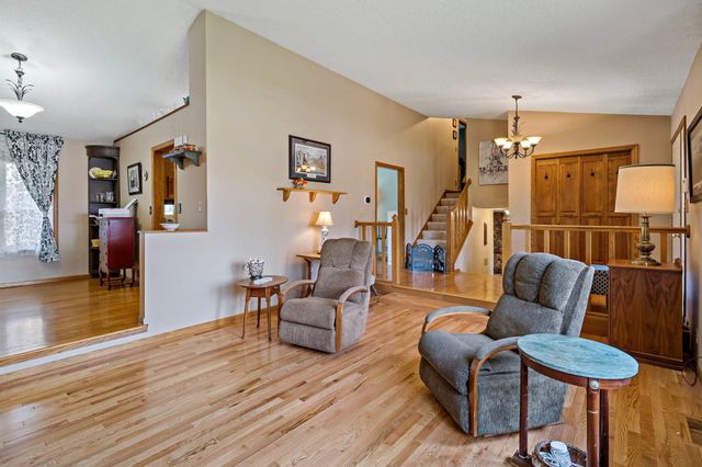 1213 Bluebill Bay Road, Burnsville, MN 55306