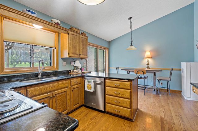 1213 Bluebill Bay Road, Burnsville, MN 55306