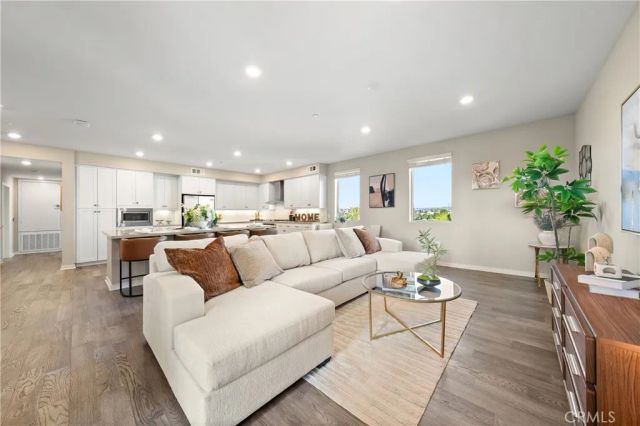 127 Bowery, Irvine, CA 92612