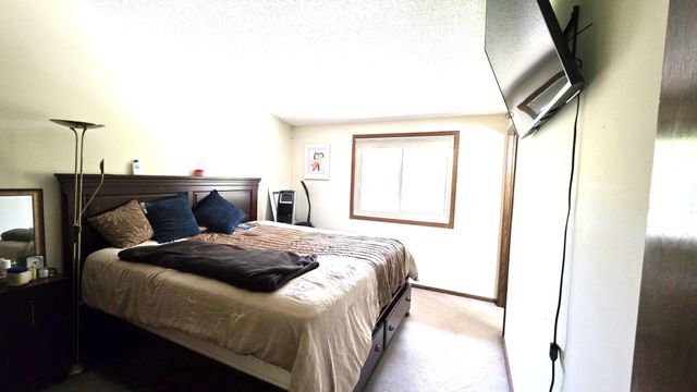 8009 Edgewood Avenue N, Brooklyn Park, MN 55445