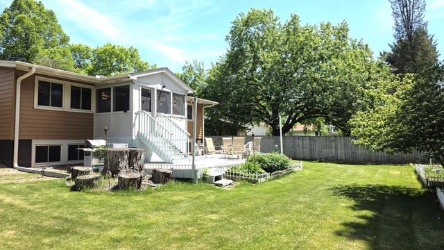 8009 Edgewood Avenue N, Brooklyn Park, MN 55445