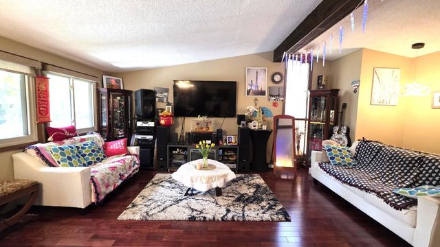 8009 Edgewood Avenue N, Brooklyn Park, MN 55445