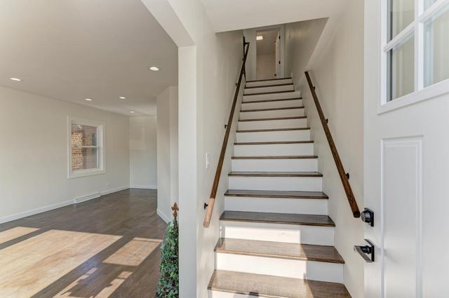 6218 W Foster Avenue, Chicago, IL 60630