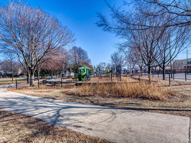 6218 W Foster Avenue, Chicago, IL 60630
