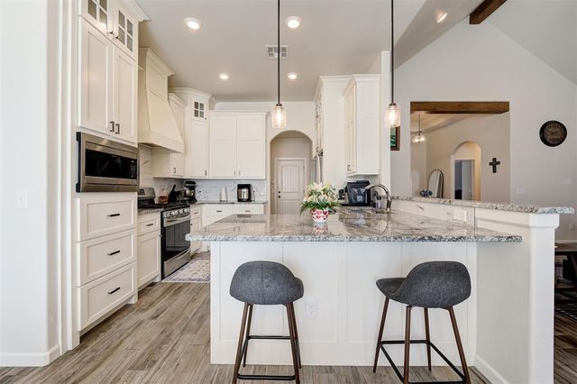 1724 W Trout Way, Mustang, OK 73064