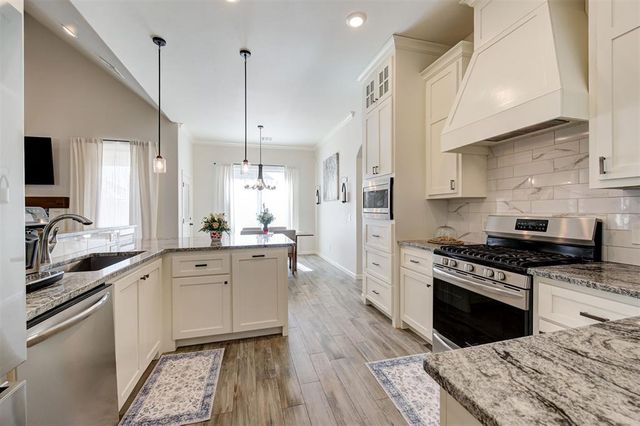 1724 W Trout Way, Mustang, OK 73064