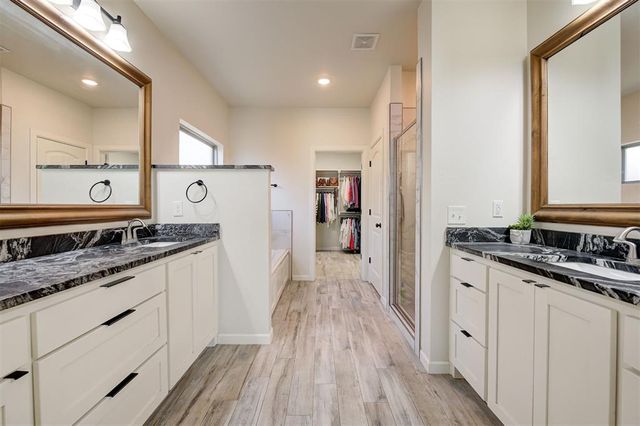 1724 W Trout Way, Mustang, OK 73064