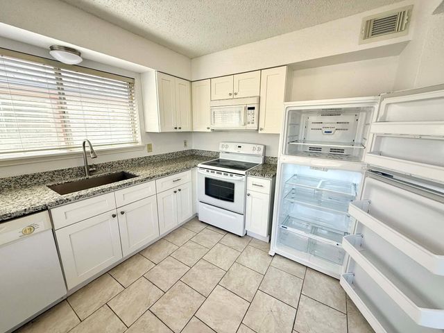 12100 Overbrook Lane 17D, Houston, TX 77077