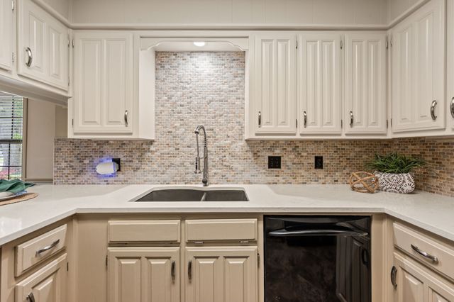 7420 Meadowview Terrace, North Richland Hills, TX 76182