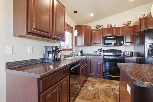 13378 SUNSET LN, Hot Springs, SD 57747