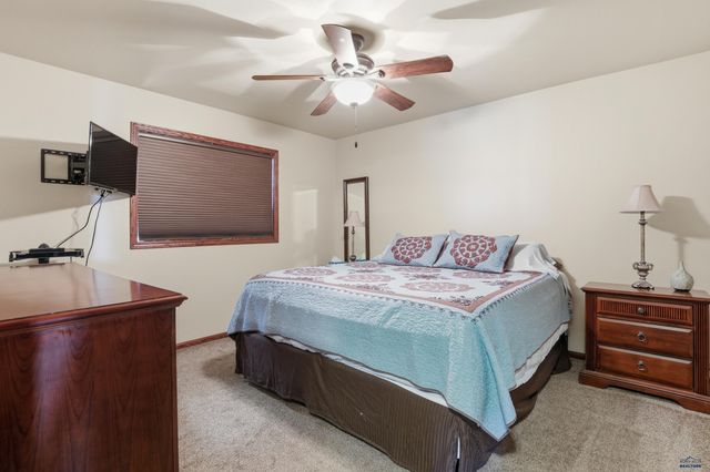 13378 SUNSET LN, Hot Springs, SD 57747