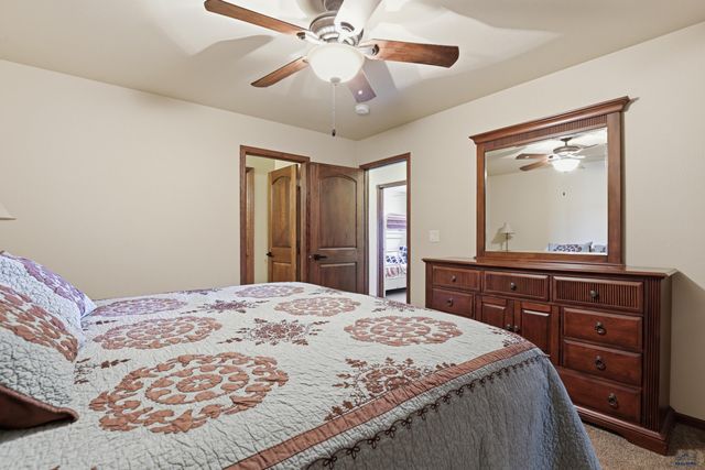 13378 SUNSET LN, Hot Springs, SD 57747