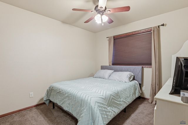 13378 SUNSET LN, Hot Springs, SD 57747