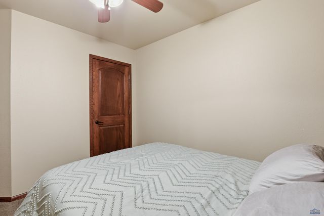 13378 SUNSET LN, Hot Springs, SD 57747