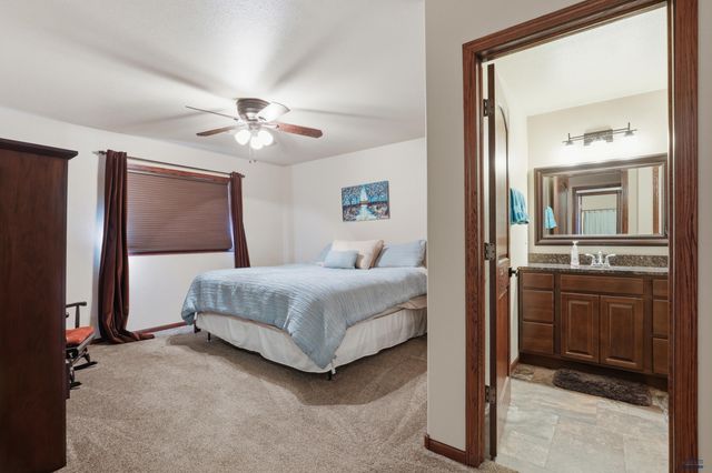 13378 SUNSET LN, Hot Springs, SD 57747