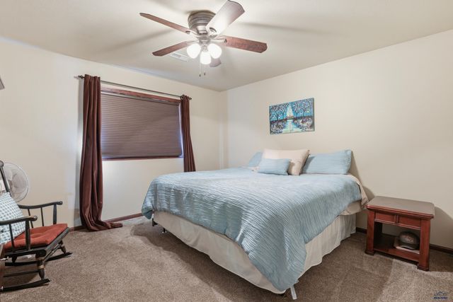 13378 SUNSET LN, Hot Springs, SD 57747