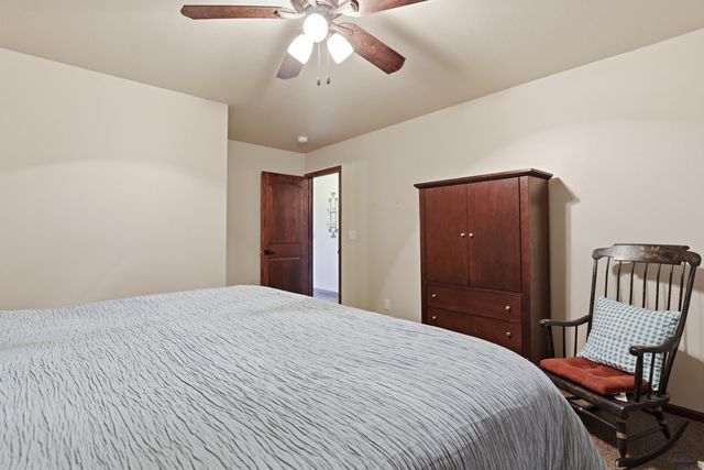 13378 SUNSET LN, Hot Springs, SD 57747