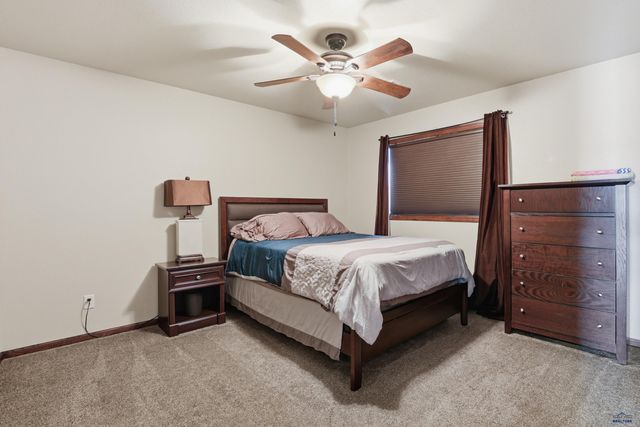 13378 SUNSET LN, Hot Springs, SD 57747