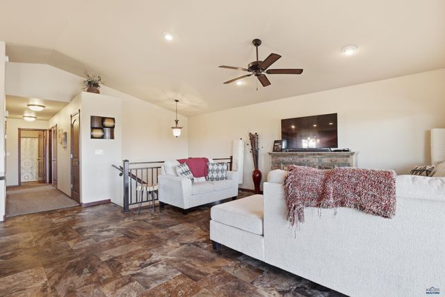 13378 SUNSET LN, Hot Springs, SD 57747