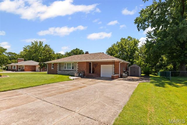 907 Taylor Avenue, Godfrey, IL 62035