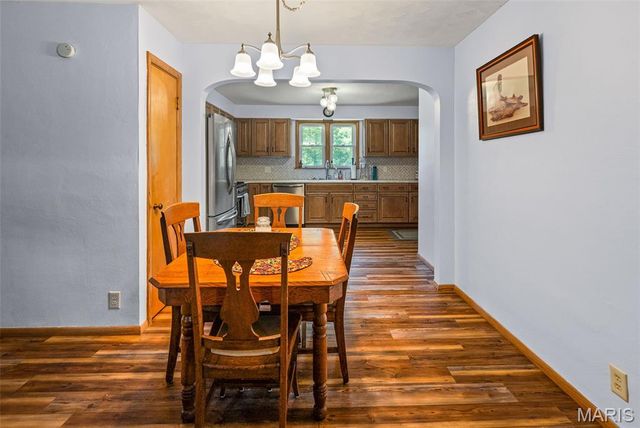 907 Taylor Avenue, Godfrey, IL 62035