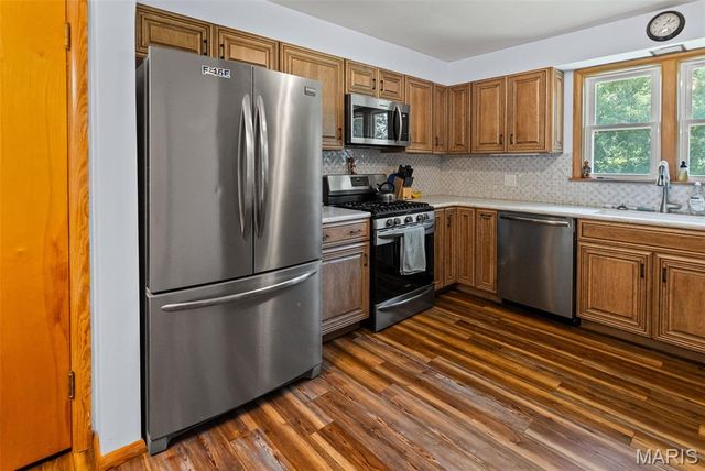 907 Taylor Avenue, Godfrey, IL 62035