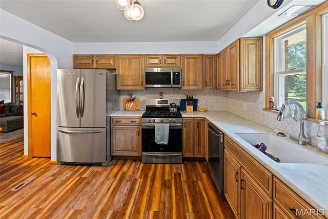 907 Taylor Avenue, Godfrey, IL 62035