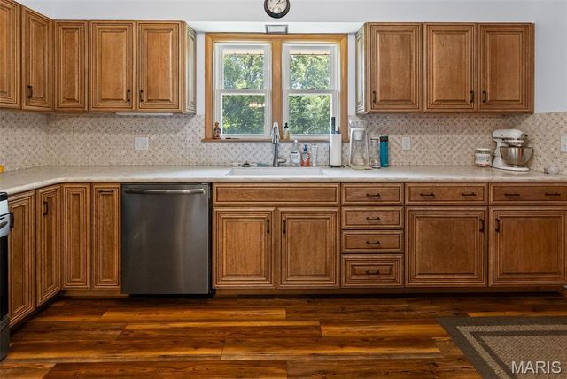 907 Taylor Avenue, Godfrey, IL 62035