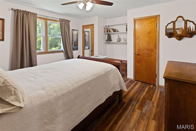 907 Taylor Avenue, Godfrey, IL 62035