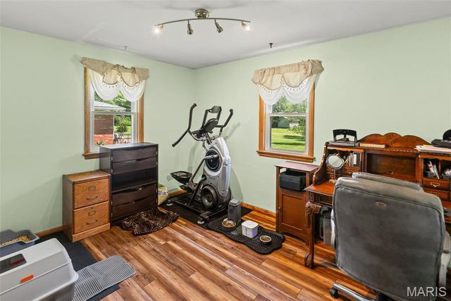 907 Taylor Avenue, Godfrey, IL 62035