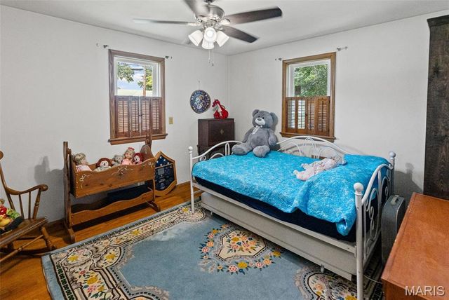 907 Taylor Avenue, Godfrey, IL 62035