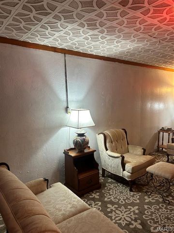 907 Taylor Avenue, Godfrey, IL 62035