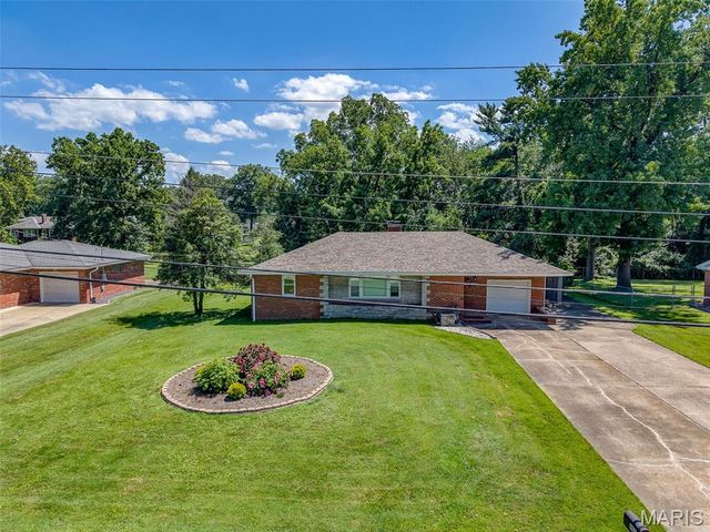 907 Taylor Avenue, Godfrey, IL 62035