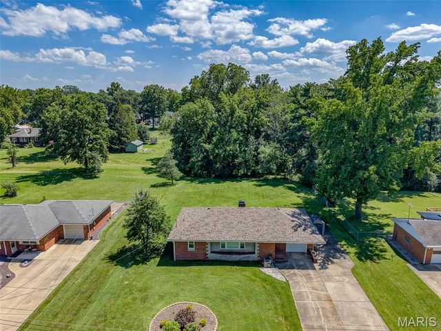 907 Taylor Avenue, Godfrey, IL 62035
