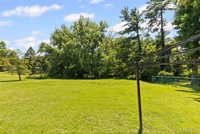907 Taylor Avenue, Godfrey, IL 62035
