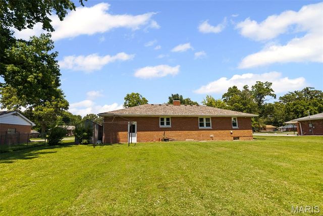 907 Taylor Avenue, Godfrey, IL 62035