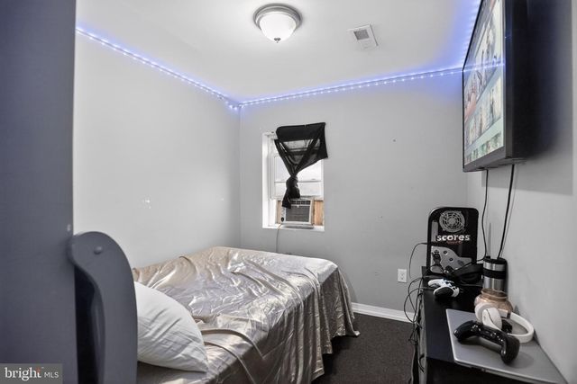 817 TULIP ST, Camden, NJ 08104