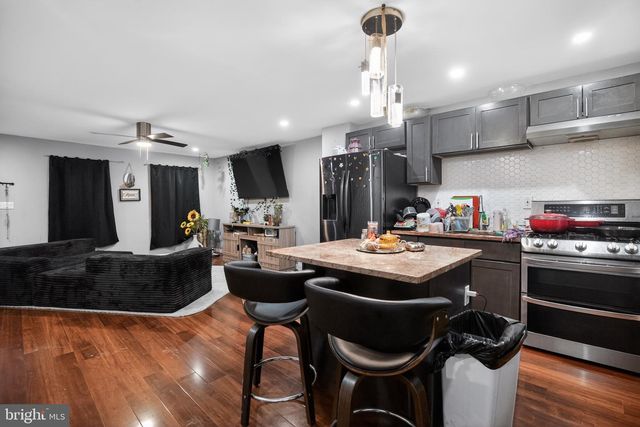 817 TULIP ST, Camden, NJ 08104