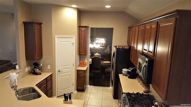 4426 James Bowie, San Antonio, TX 78253