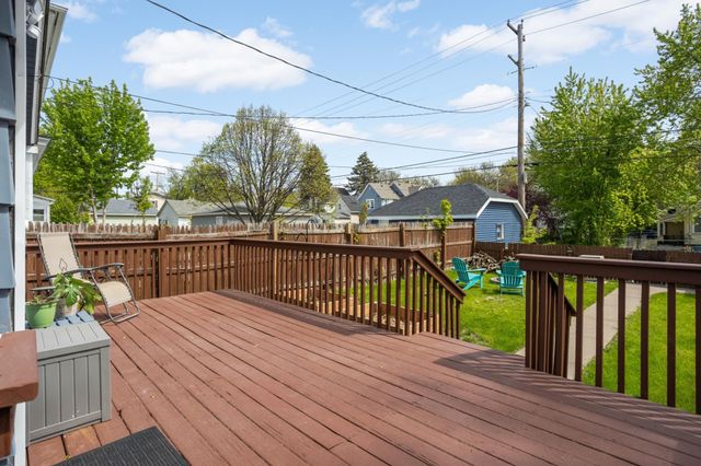 978 3rd Street E, Saint Paul, MN 55106
