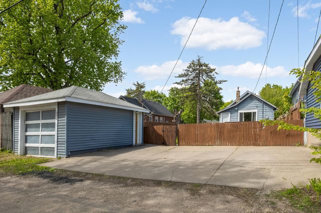 978 3rd Street E, Saint Paul, MN 55106