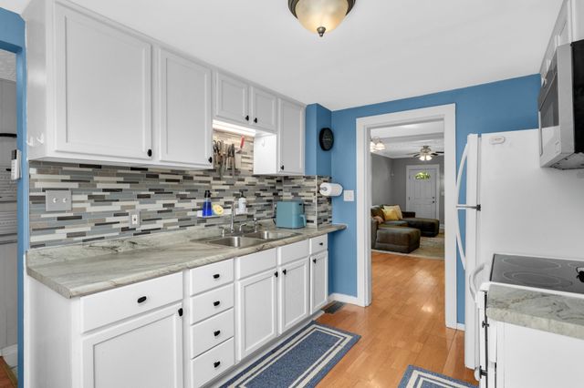 978 3rd Street E, Saint Paul, MN 55106
