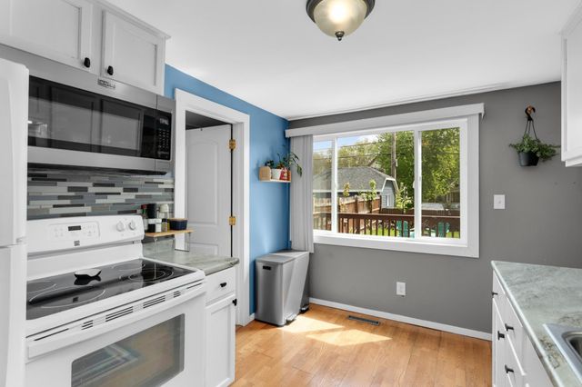 978 3rd Street E, Saint Paul, MN 55106