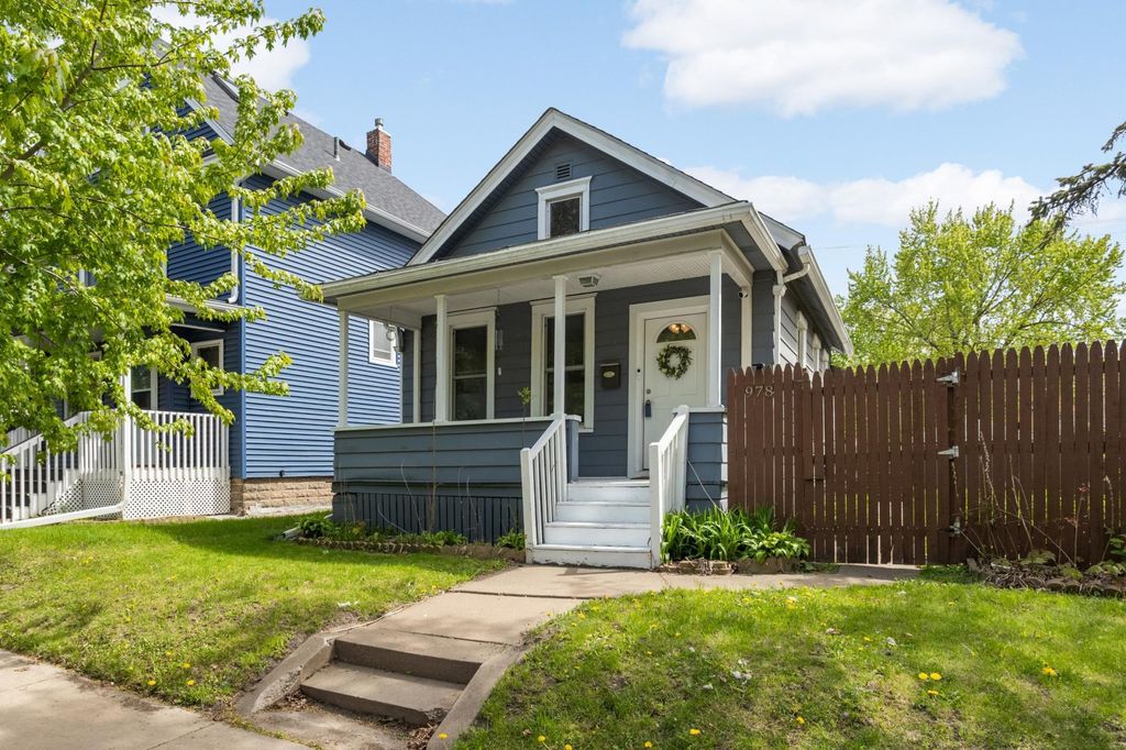 978 3rd Street E, Saint Paul, MN 55106
