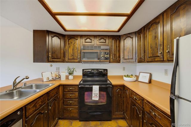 24 Woodbridge Drive, Colorado Springs, CO 80906