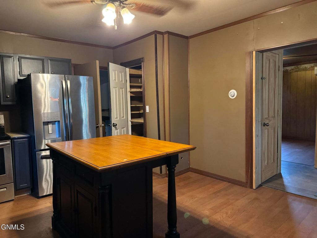 208 Roosevelt Avenue NE, Bowbells, ND 58721 photo 4
