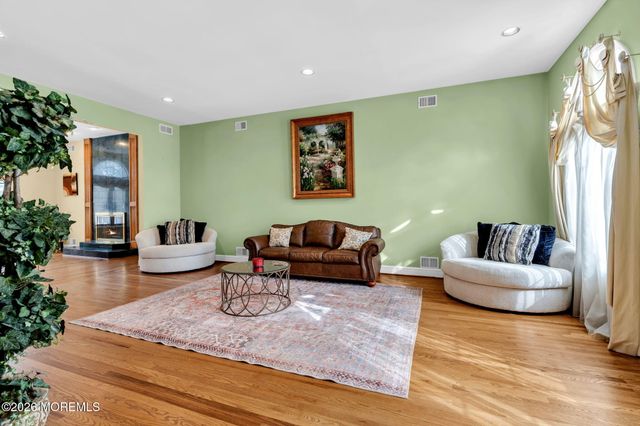 7 Koala Court, Colts Neck, NJ 07722