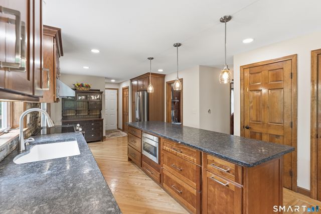 877 Newgate Road, Suffield, CT 06093